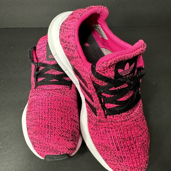 Adidas Pink and Black Sneakers size 5 pre owned Exellent conditions - Picture 2 of 5